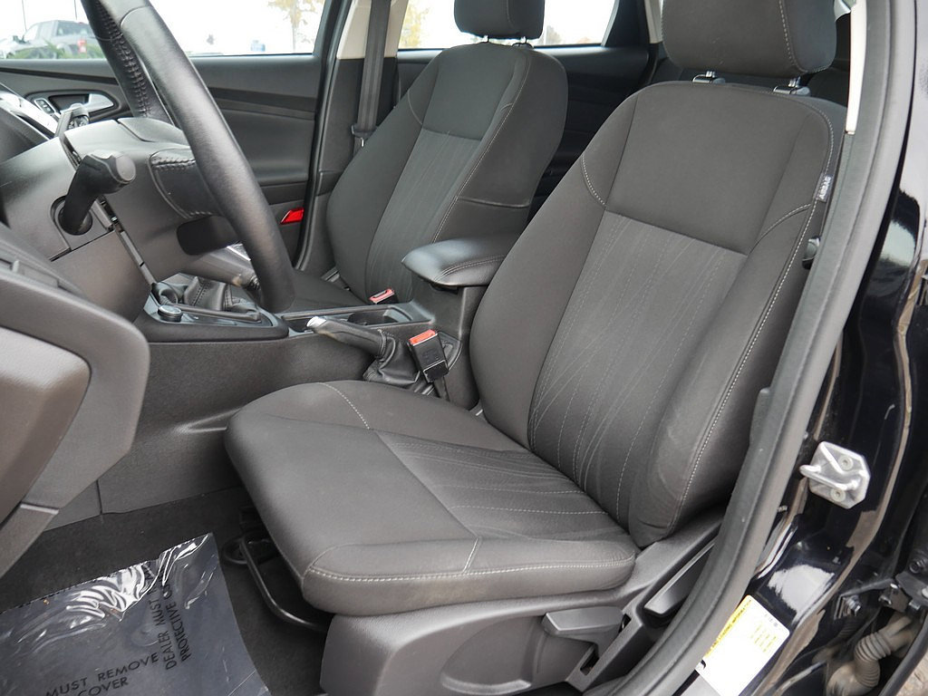 Used 2016 Ford Focus SE w/ SE Cold Weather Package FWD image 14