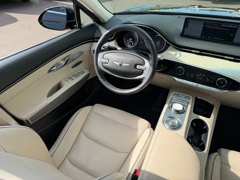 Used 2025 Genesis GV70 2.5T w/ Advanced Package AWD/4WD image 6
