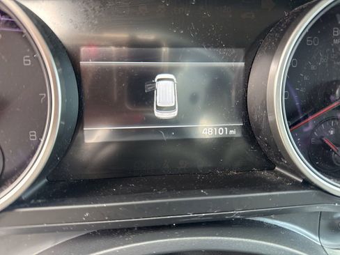 Used 2024 Kia Carnival LX FWD image 12