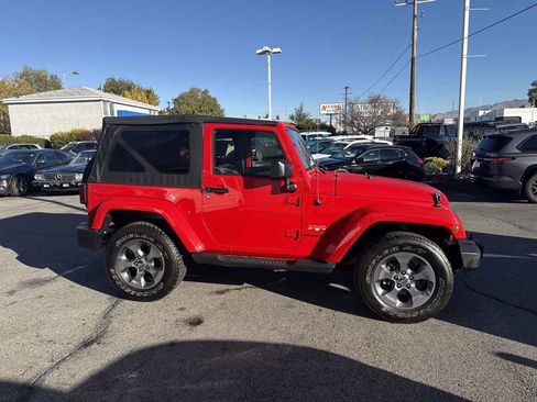 Used 2017 Jeep Wrangler Sahara image 5