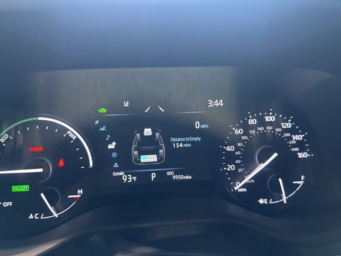 Used 2025 Toyota Sienna XLE w/ XLE Plus Package FWD image 8