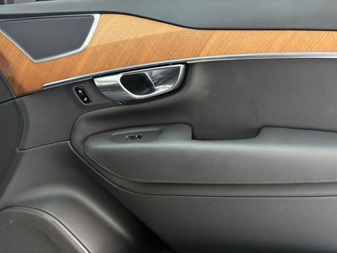 Used 2025 Volvo XC90 B6 Plus image 22