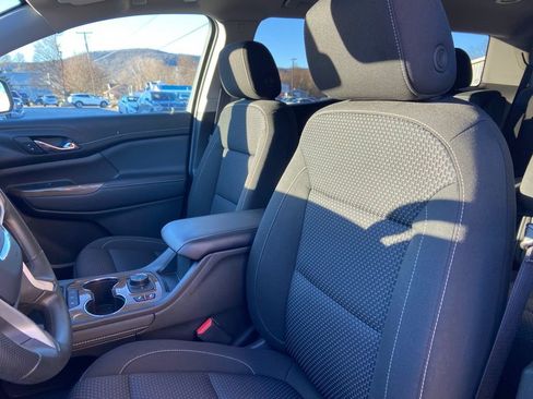 Used 2023 GMC Acadia SLE w/ Driver Convenience Package image 9