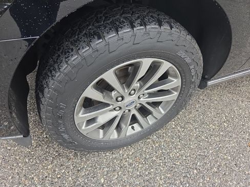 Used 2018 Ford Expedition Limited w/ Equipment Group 301A AWD/4WD image 9
