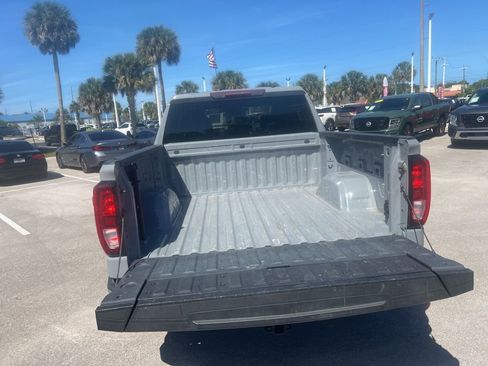 Used 2024 GMC Sierra 1500 SLE image 5