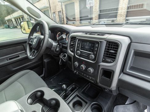 Used 2017 RAM 2500 Tradesman w/ Chrome Appearance Group image 32