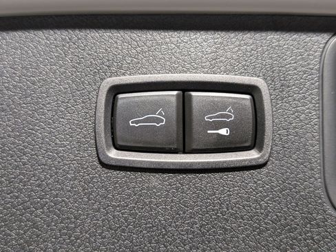 Certified 2026 Porsche Macan AWD/4WD image 27