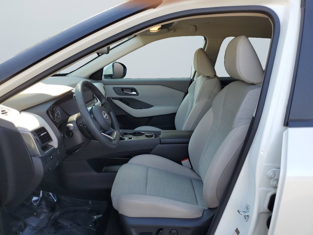 Used 2023 Nissan Rogue SV AWD/4WD image 9