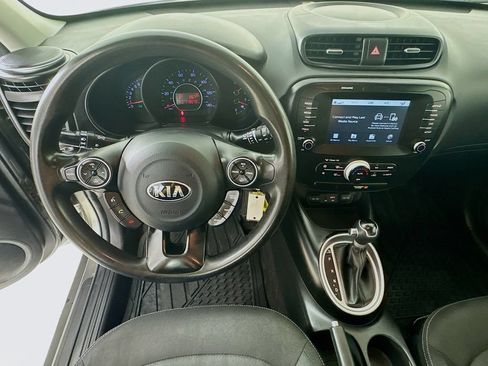 Used 2018 Kia Soul + FWD image 12