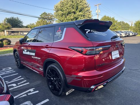 New 2026 Mitsubishi Outlander AWD image 2