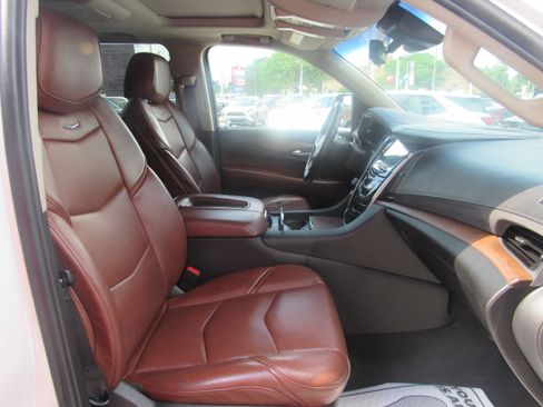 Used 2019 Cadillac Escalade Premium Luxury AWD/4WD image 11