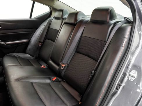 Used 2024 Nissan Altima 2.5 SR FWD image 17