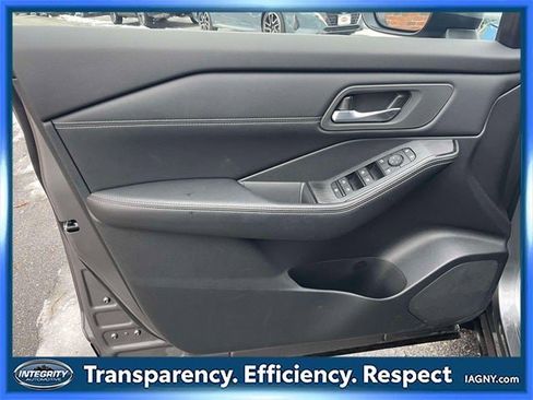 Used 2024 Nissan Rogue SV w/ SV Premium Package image 16