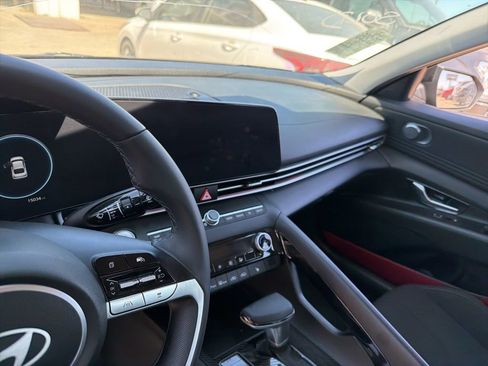 Used 2024 Hyundai Elantra SEL w/ Convenience Package image 15