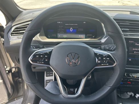 Used 2022 Volkswagen Tiguan SE R-Line AWD/4WD image 2