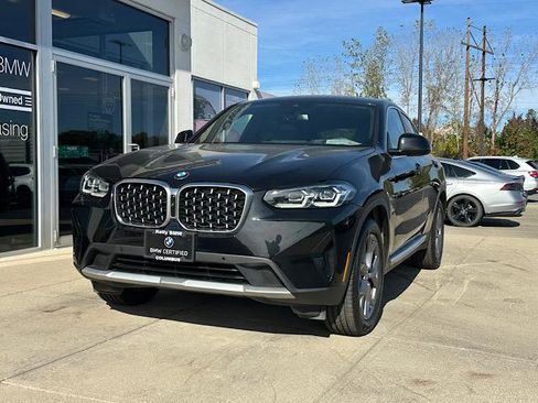 Used 2023 BMW X4 xDrive30i image 3