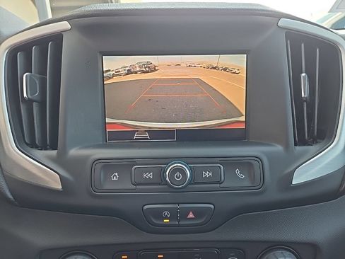 Used 2024 GMC Terrain SLE FWD image 21