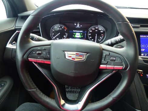 Used 2024 Cadillac XT6 Luxury w/ LPO, Floor Liner Package FWD image 21