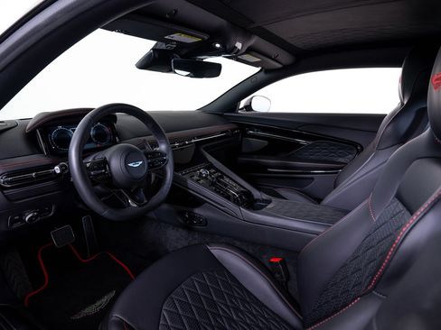 Used 2025 Aston Martin DB12 Coupe RWD image 21