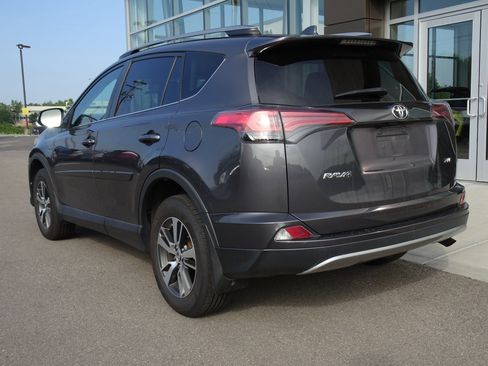 Used 2017 Toyota RAV4 XLE FWD image 3