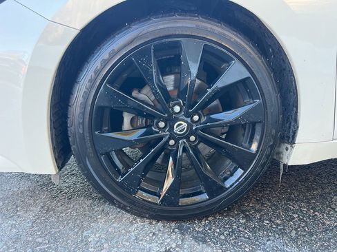 Used 2020 Nissan Maxima SR image 11