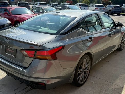 Used 2023 Nissan Altima 2.0 SR FWD image 3