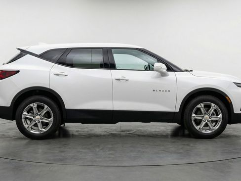 Used 2025 Chevrolet Blazer LT image 11