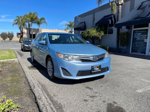 Used 2013 Toyota Camry LE image 3