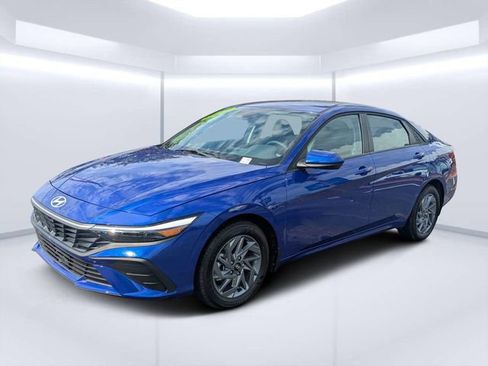 Used 2025 Hyundai Elantra Hybrid FWD image 7