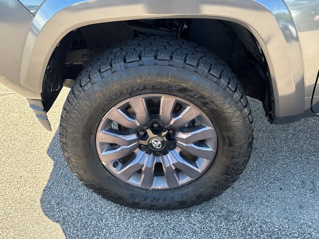 Used 2021 Toyota Tacoma Limited w/ Nightshade Package AWD/4WD image 40