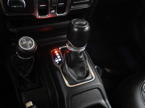 Used 2022 Jeep Wrangler Unlimited Sahara AWD/4WD image 21