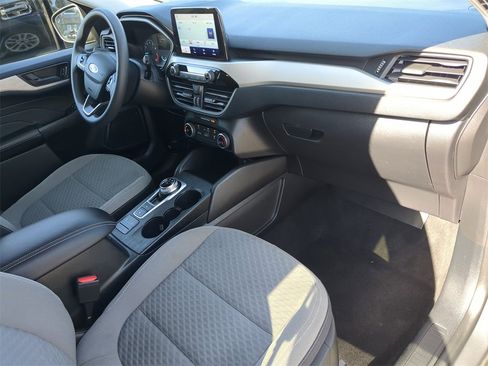 Used 2022 Ford Escape SE image 11