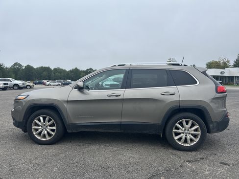 Used 2016 Jeep Cherokee Limited AWD/4WD image 7