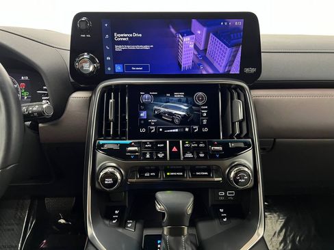 Used 2022 Lexus LX 600 4WD w/ Appearance Package image 19