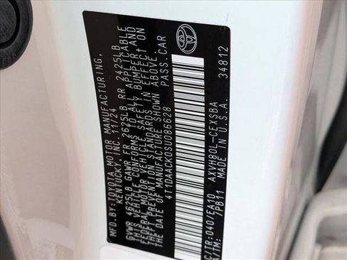 Used 2025 Toyota Camry SE image 18