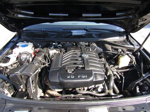 Used 2014 Volkswagen Touareg VR6 image 29