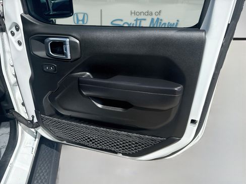 Used 2021 Jeep Gladiator Mojave AWD/4WD image 33