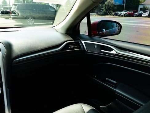 Used 2017 Ford Fusion Energi SE FWD image 10