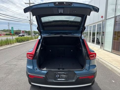 Certified 2025 Volvo XC40 B5 Plus AWD/4WD image 11