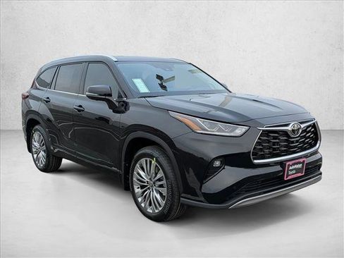 New 2026 Toyota Highlander Platinum image 7