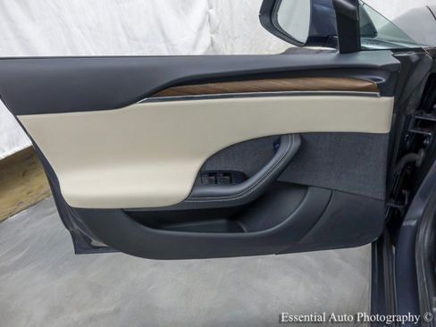 Used 2022 Tesla Model S image 36