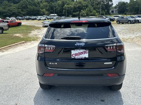 Used 2024 Jeep Compass Latitude AWD/4WD image 6