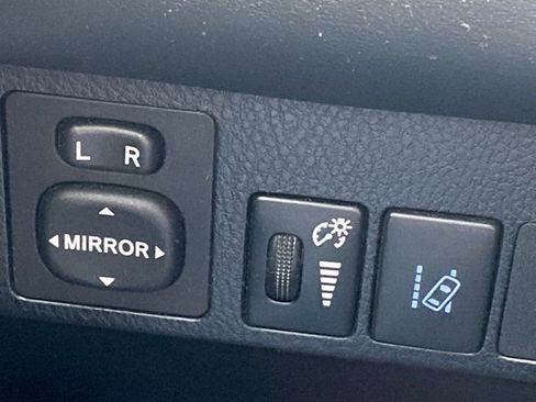 Used 2018 Toyota RAV4 SE w/ Power Extra Value Package FWD image 19