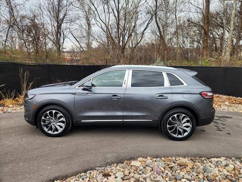 Used 2022 Lincoln Nautilus Reserve image 2