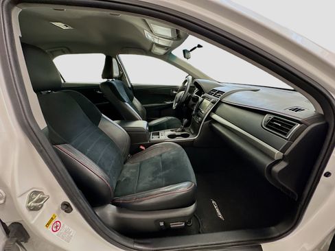 Used 2016 Toyota Camry XSE image 31