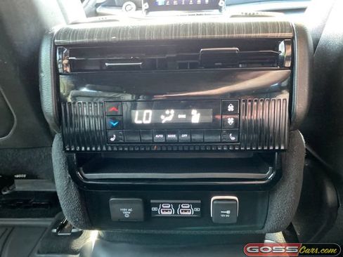 Used 2022 Jeep Wagoneer Series III AWD/4WD image 22