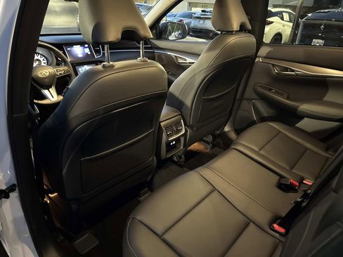 Certified 2025 INFINITI QX50 Pure image 9