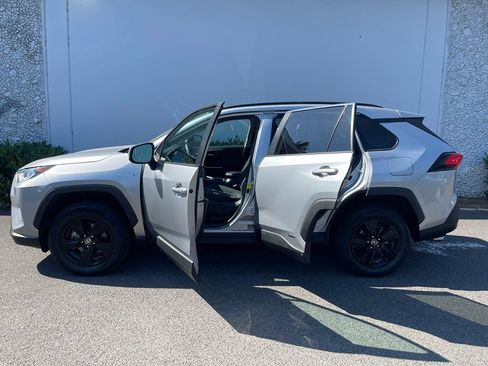 Used 2021 Toyota RAV4 XLE w/ Convenience Package AWD/4WD image 18