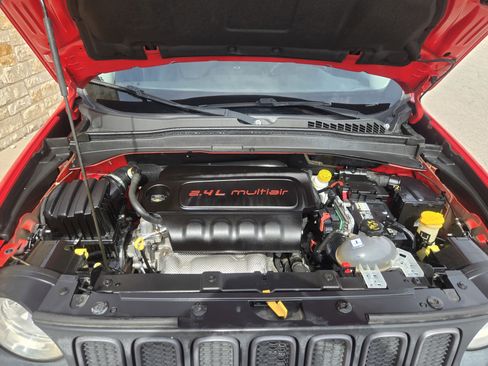 Used 2017 Jeep Renegade Trailhawk w/ Premium Trailhawk Package image 15