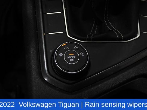 Used 2022 Volkswagen Tiguan SE w/ Panoramic Sunroof Package AWD/4WD image 25